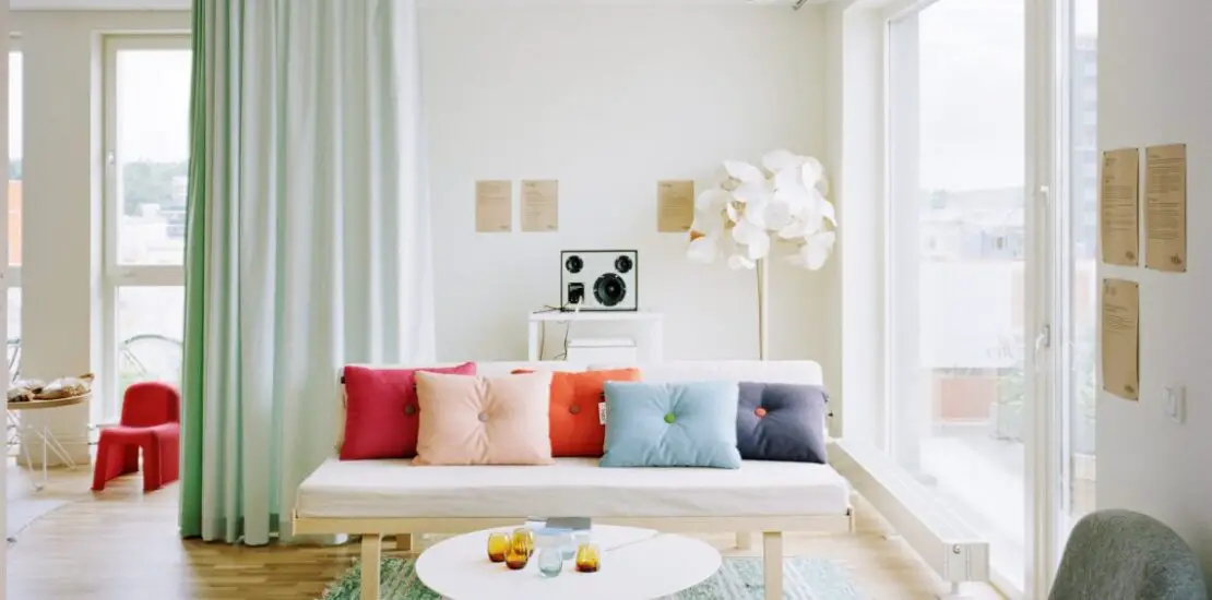 What Colors Make A Small Room Look Bigger