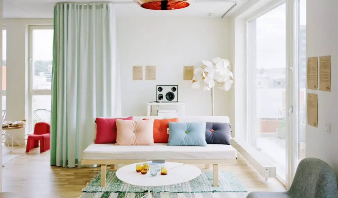 What Colors Make A Small Room Look Bigger