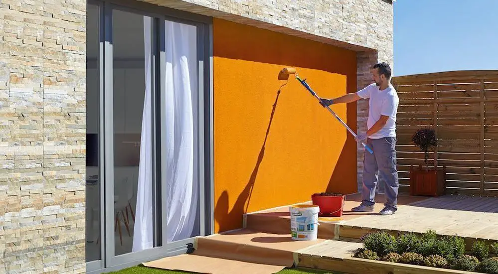 Is It Better To Spray Or Roll Exterior Paint