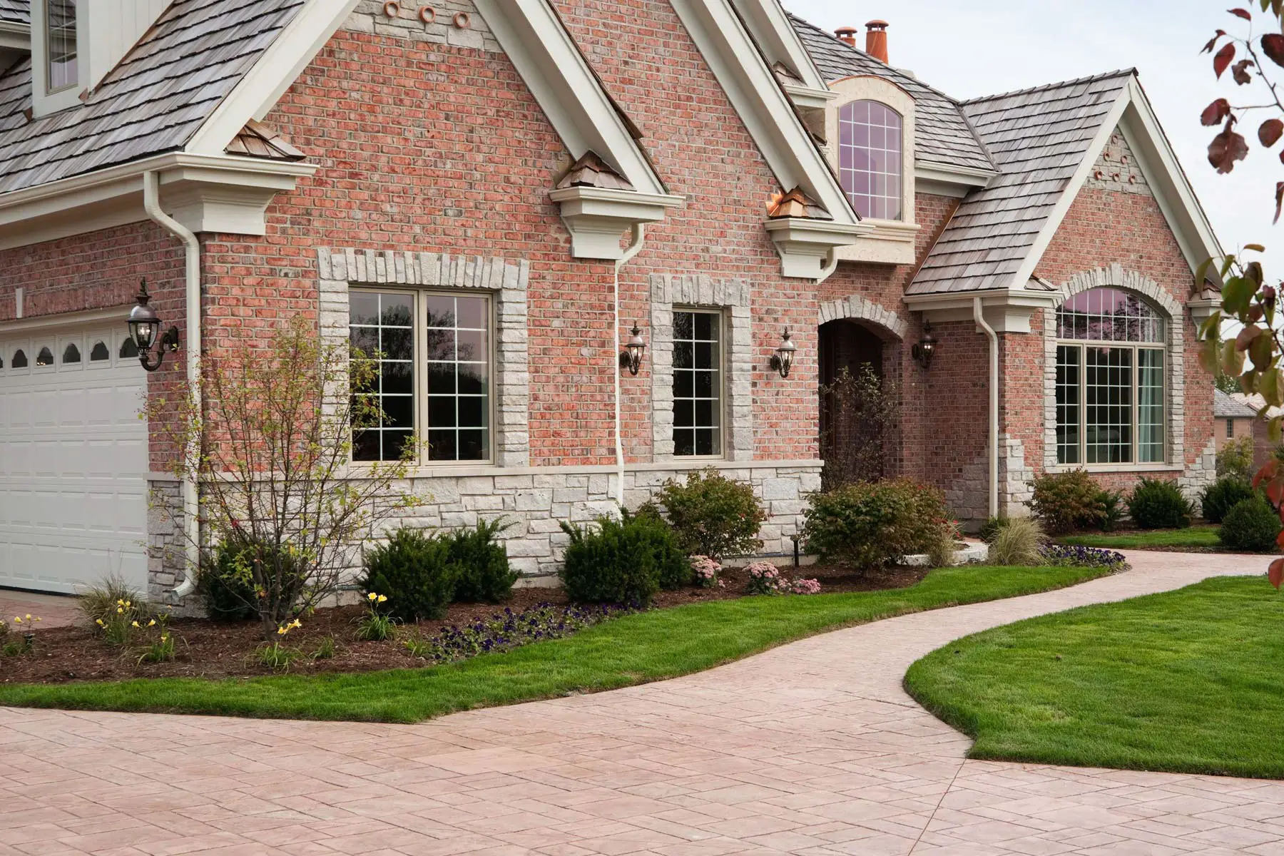 What Exterior Colors Go With Red Brick