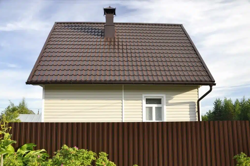 How To Clean A Metal Roof Without Slipping 
